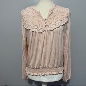 Jun & Ivy pink top with lace accent size XS